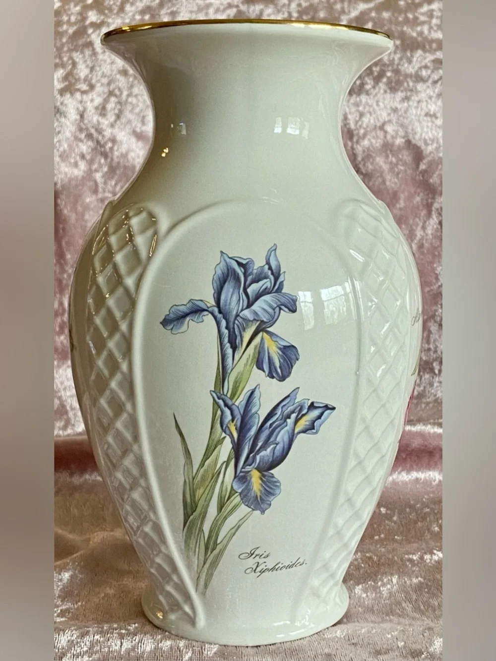 ROYAL WINTON Vintage Rare Elegant Porcelain Vase- 4 Sided w/Flowers🪻 & ♦️Lattice